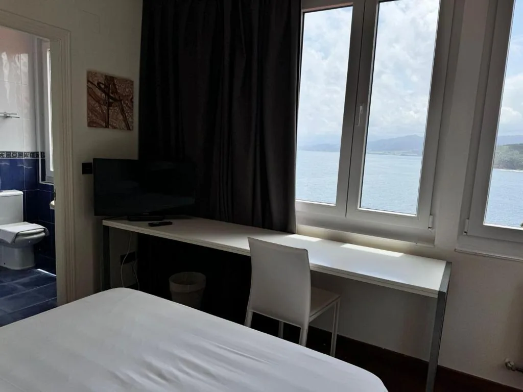 Habitación Doble con vistas al mar — Hotel Lastres Miramar