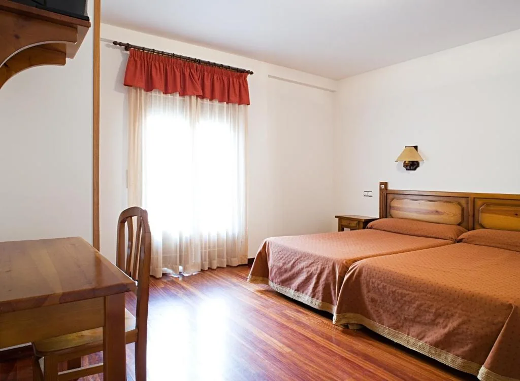 Chambre lits jumeaux avec terrasse — Hotel Latre