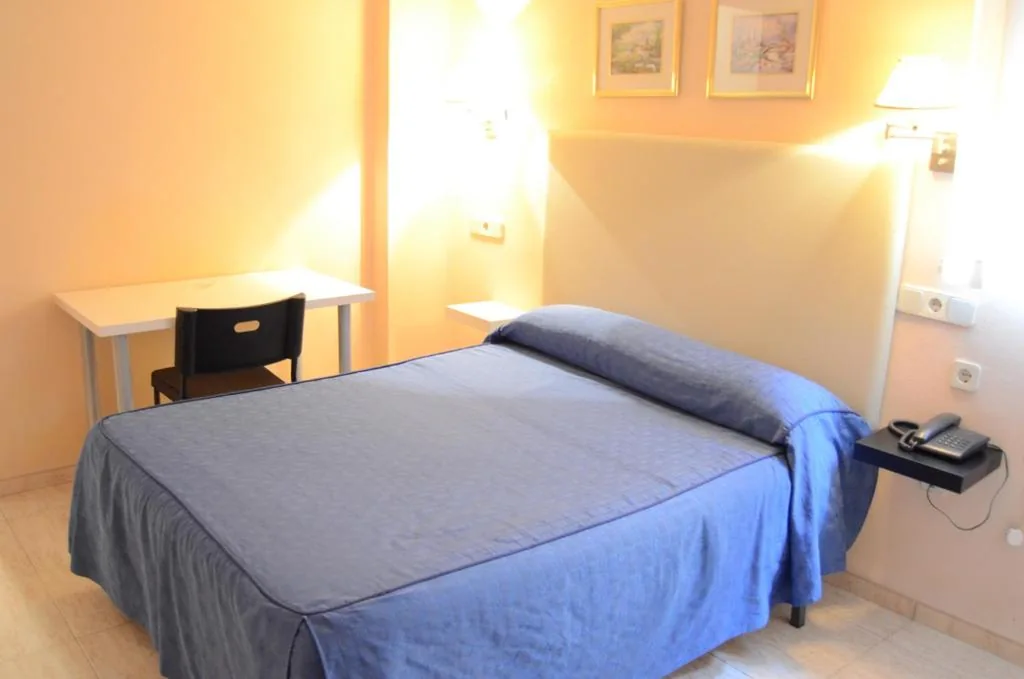 Tweepersoonskamer - 1 of 2 bedden — Hotel Legazpi