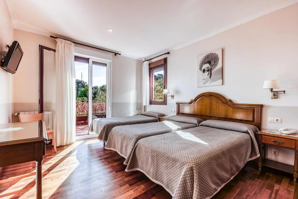 Dreibettzimmer mit Meerblick — Hotel Leku Eder