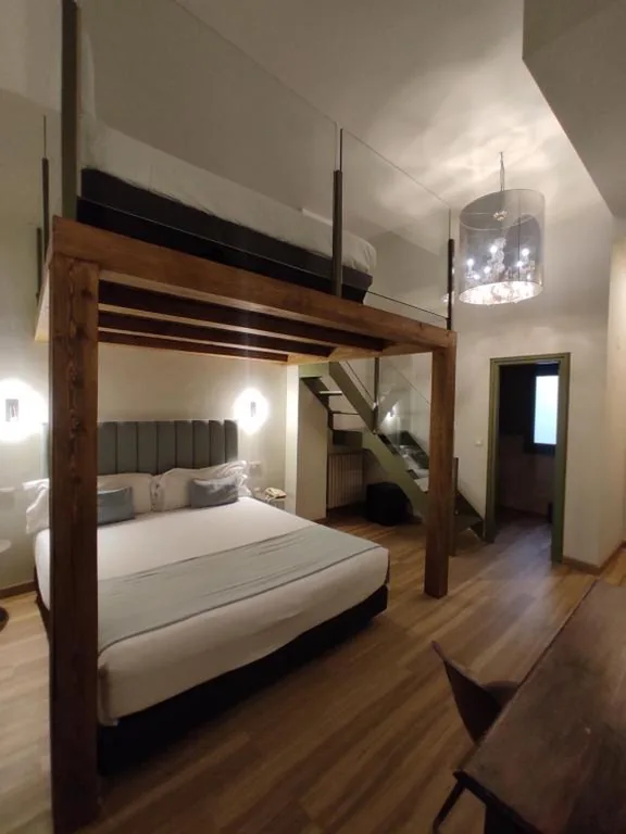 Maisonette-Vierbettzimmer — Hotel Leonor de Aquitania
