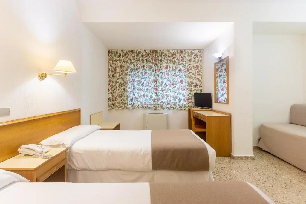 Driepersoonskamer — Hotel Leuka