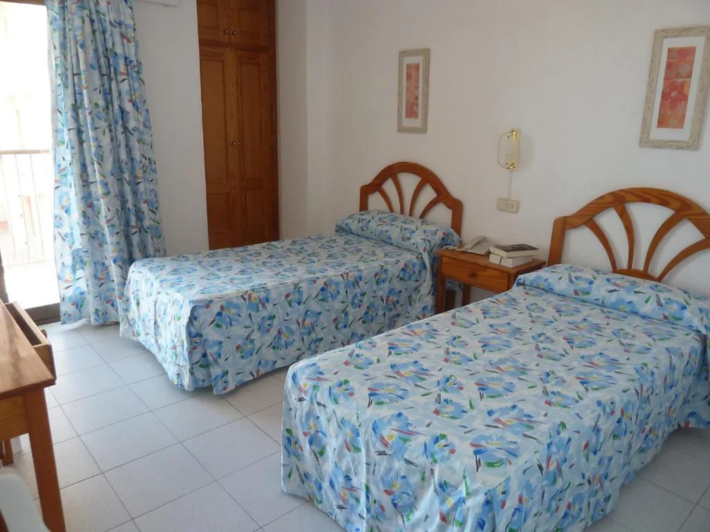 标准双床间 — Hotel Levante