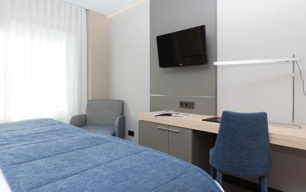 Habitación Doble Deluxe con cama extragrande — Hotel Liabeny