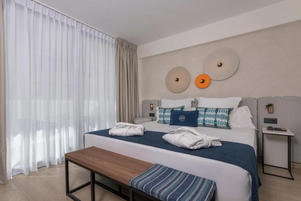 Habitación Doble Premium con terraza — Hotel Lima - Adults Recommended