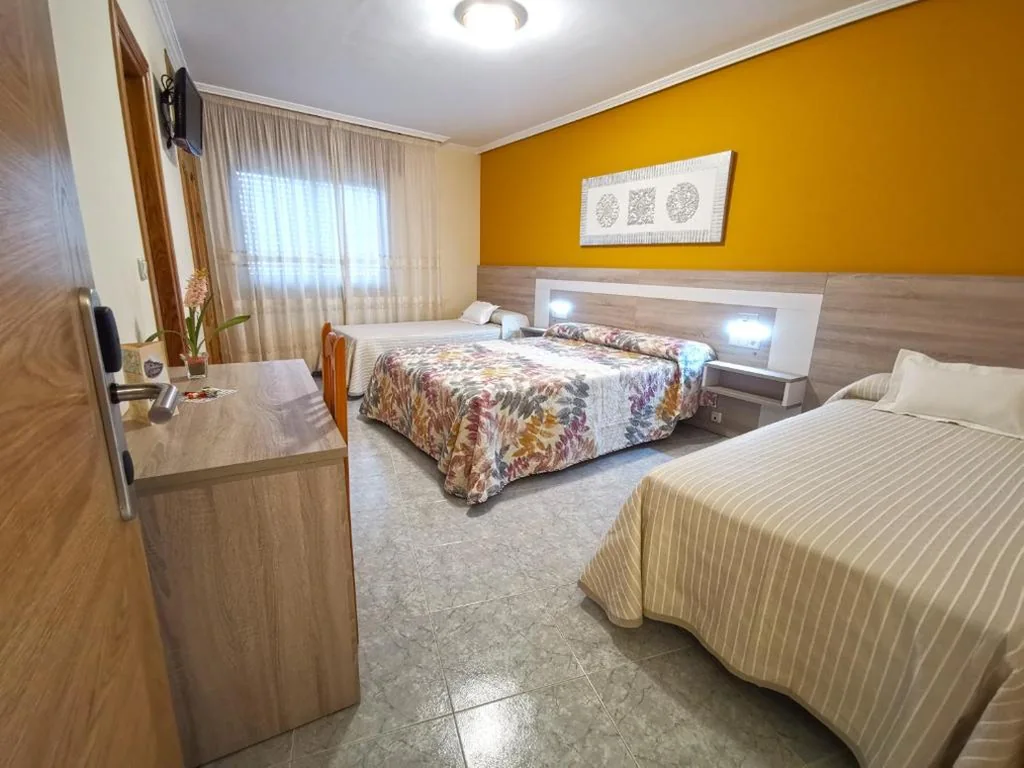 Vierbettzimmer — Hotel Liñares