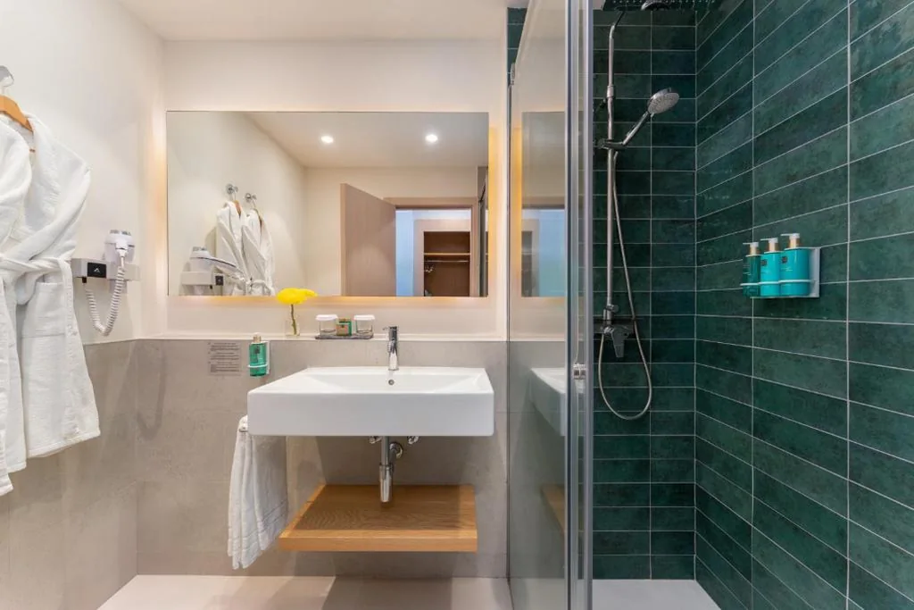 Habitación Doble con balcón o terraza (2 adultos + 1 niño) — Hotel LIVVO Puerto de Mogán