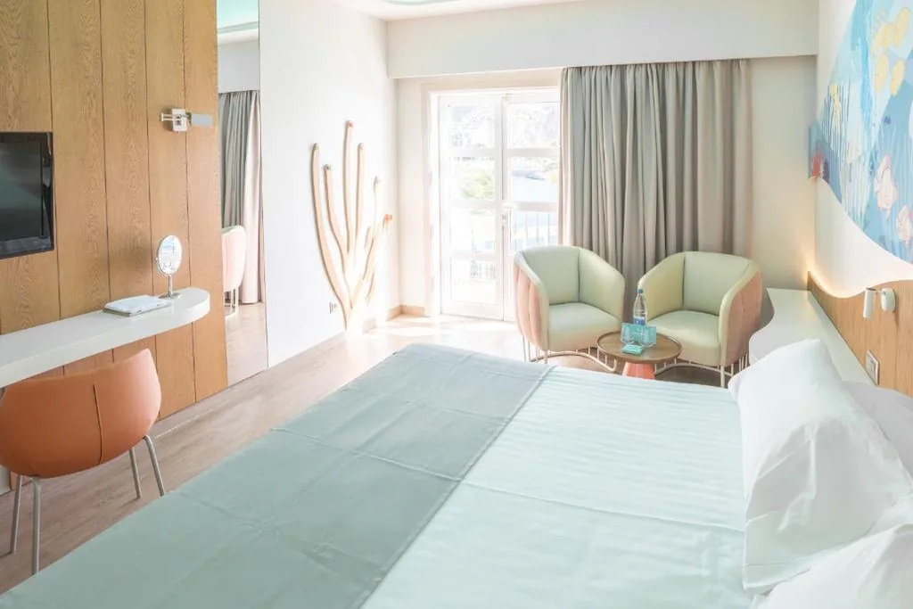 Habitación Doble Estándar con balcón francés — Hotel LIVVO Puerto de Mogán