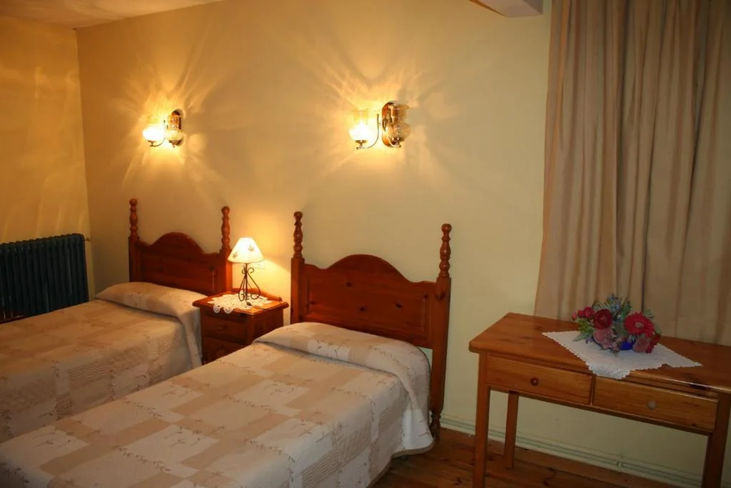 Vierbettzimmer — Hotel Llacs De Cardos