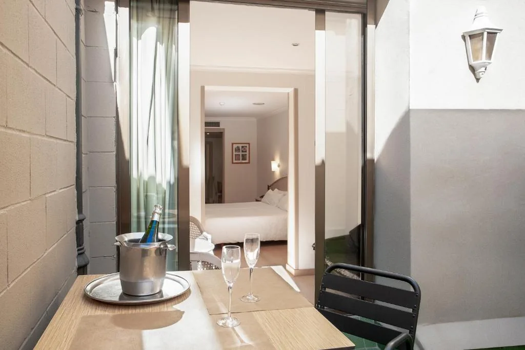 Doppelzimmer mit Terrasse – 2 Betten — Hotel Lleó