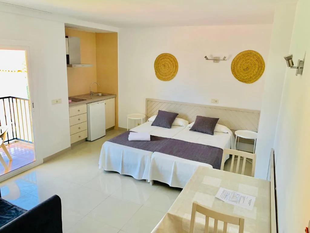 Monolocale con balcone — Hotel LLITERAS