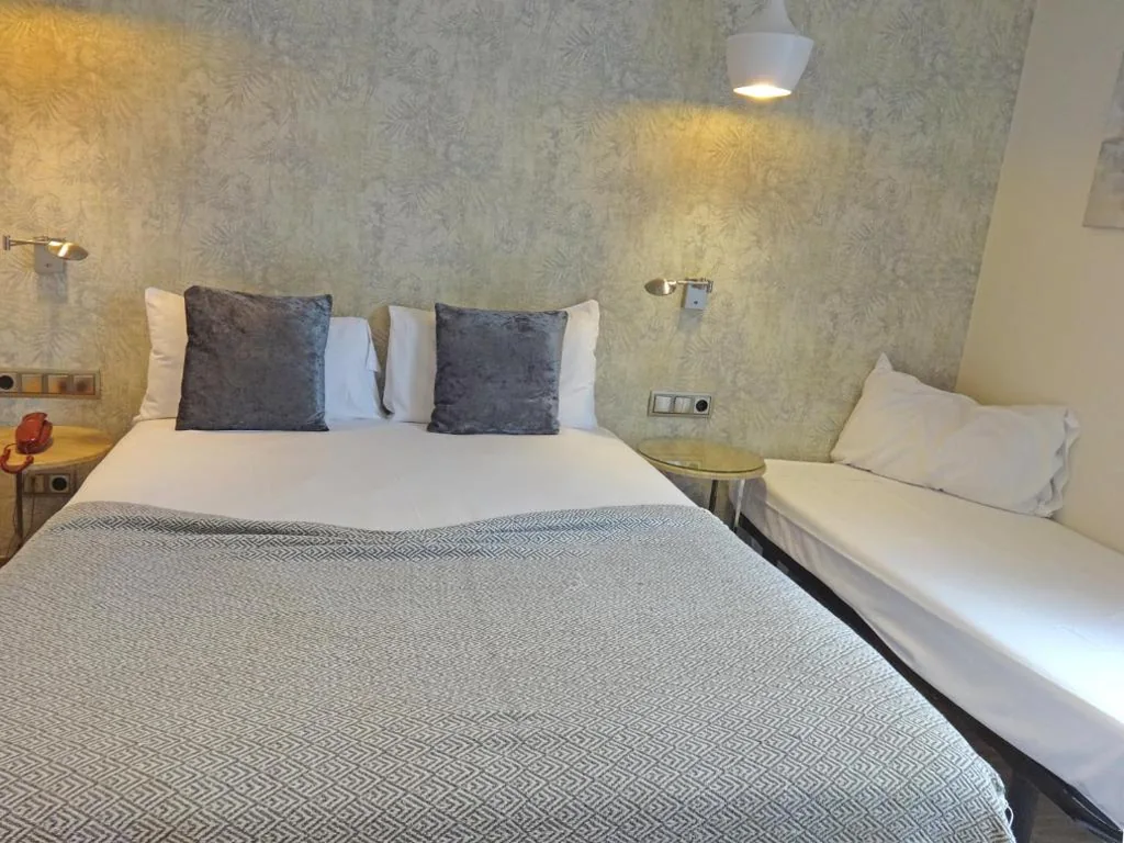 Habitación Doble Superior con cama supletoria — Hotel Lloret Ramblas