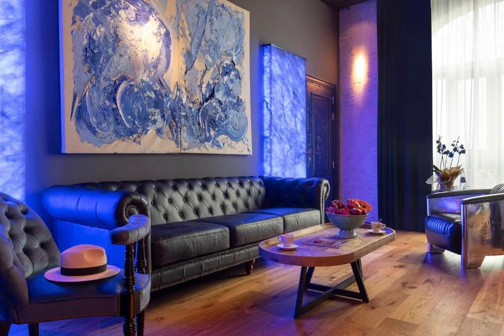 Suite con vistas al río — Hotel Lobby