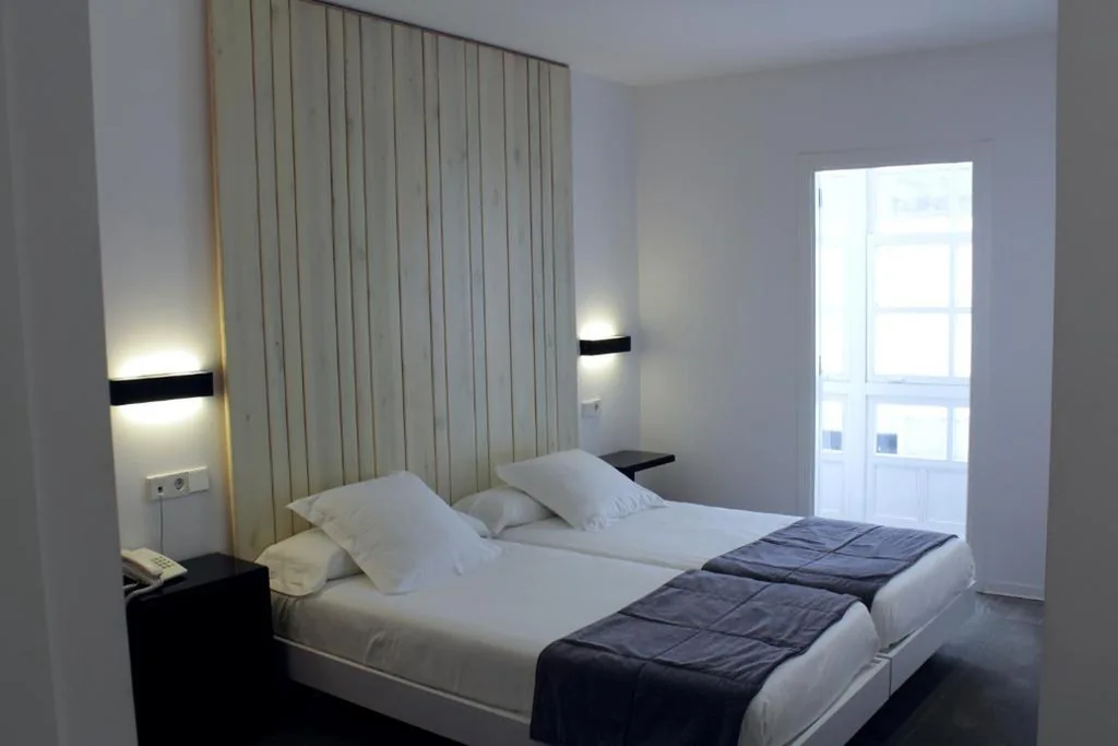 Habitación Doble - 2 camas — Hotel Lois