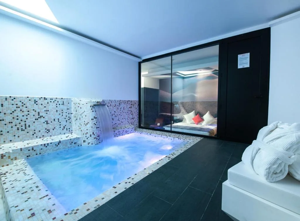 Doppelzimmer mit Pool — Hotel Loob Madrid