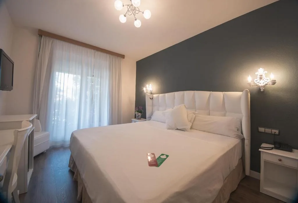 Habitación Doble con balcón - 1 o 2 camas — Hotel Los Angeles Granada