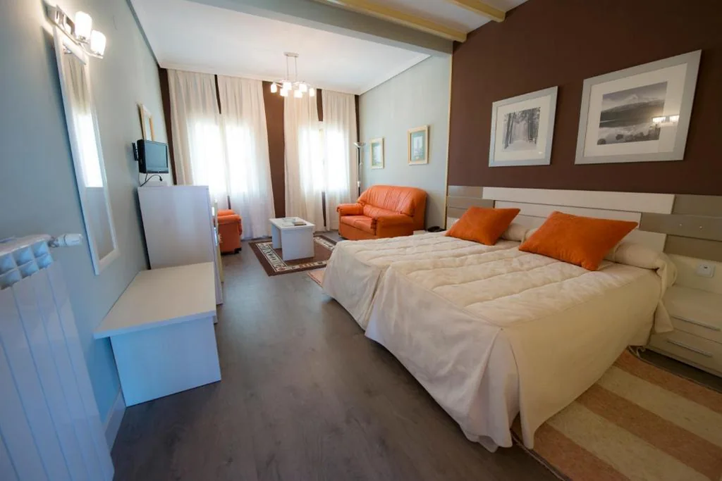 Standard-Doppelzimmer mit 2 Betten – barrierefrei für Gäste mit eingeschränkter Mobilität — Hotel Los Arcos
