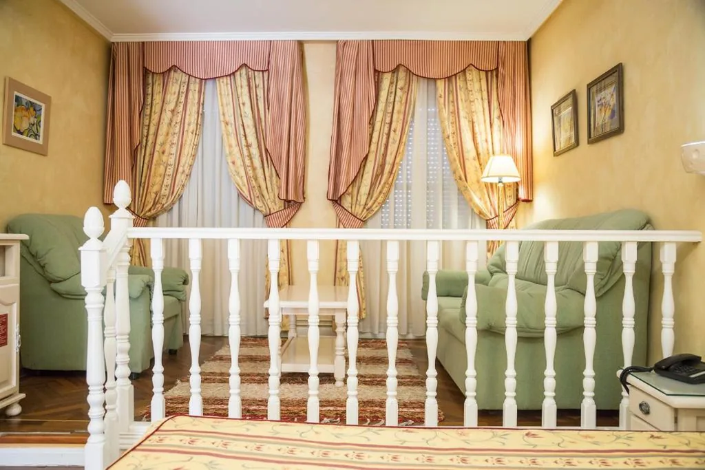 Superior-Dreibettzimmer — Hotel Los Arcos