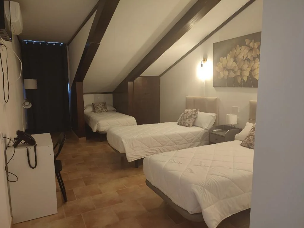 Habitación Triple Básica — HOTEL LOS CAÑAS