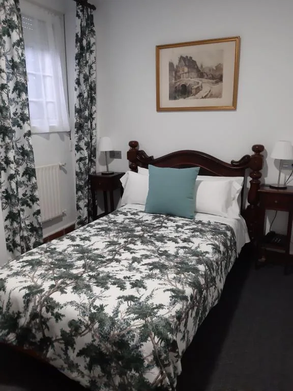 Habitación Familiar con baño compartido — Hotel Los Caspios