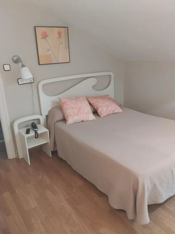 Habitación Individual con baño — Hotel Los Hidalgos
