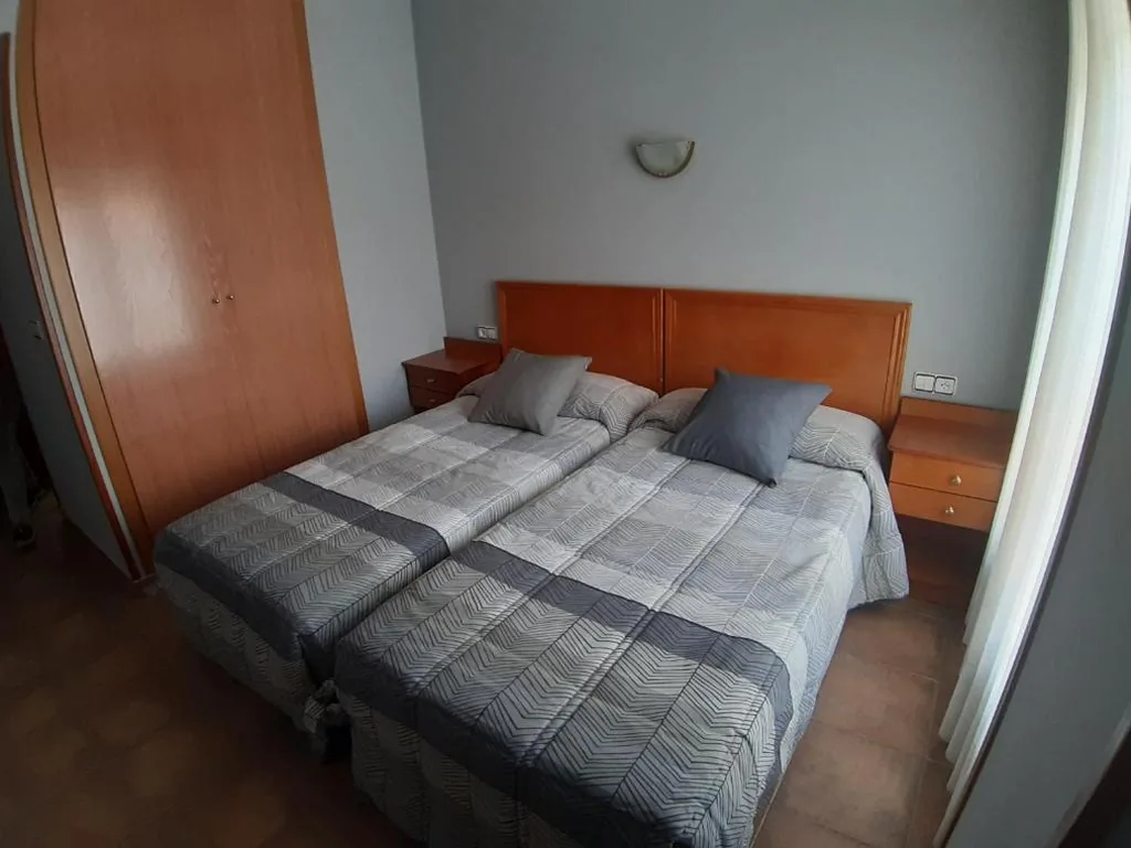 Chambre lits jumeaux — Hotel Los Leones, el más cercano a Warner
