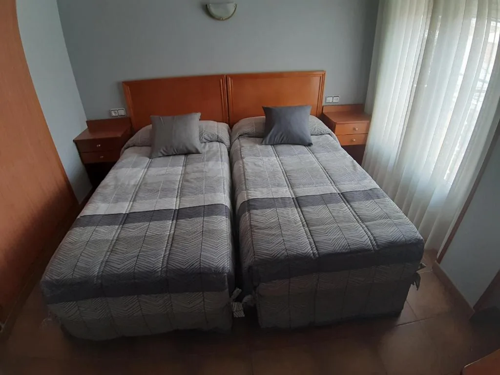 Chambre double avec balcon — Hotel Los Leones, el más cercano a Warner