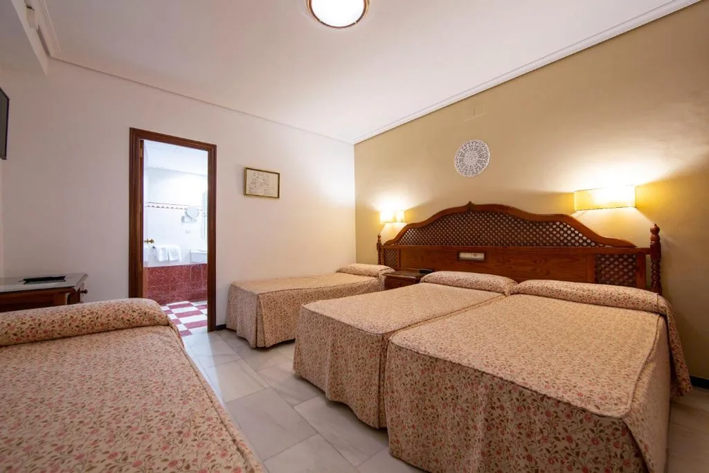 Chambre quadruple — Hotel Los Omeyas