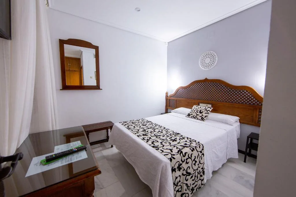 Petite chambre double économique - 1 lit — Hotel Los Omeyas