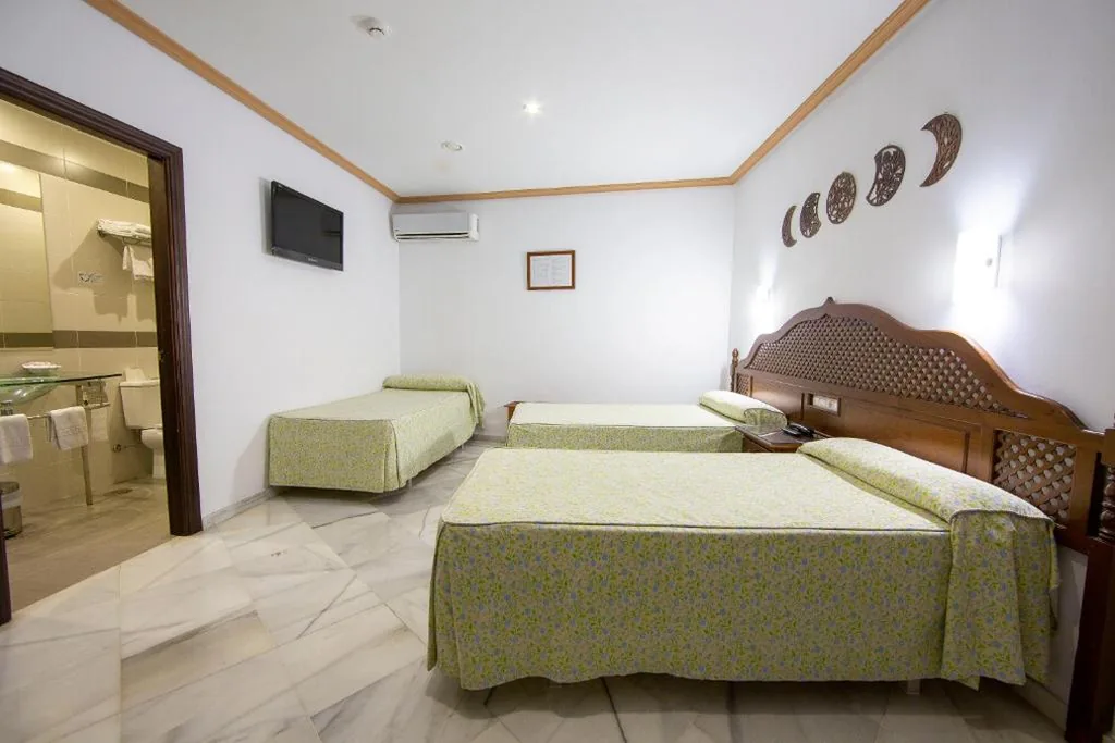Chambre familiale — Hotel Los Omeyas