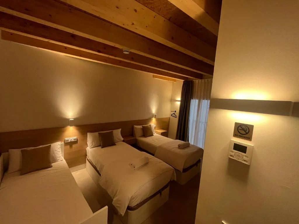 Habitación Triple con baño privado — Hotel luna nueva