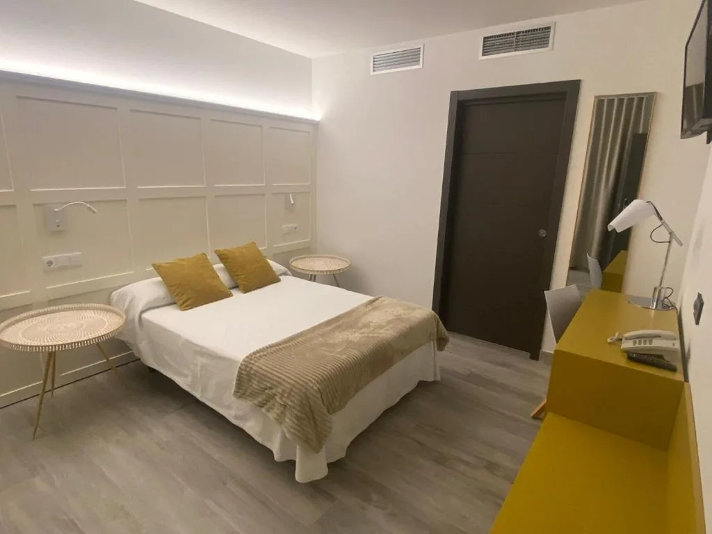 Camera Superior - 1 letto matrimoniale — Hotel Lusitania, Centro Ciudad, Parking Privado