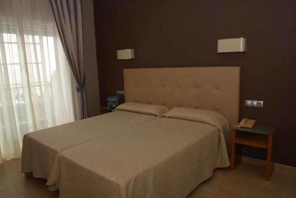Double Room with Extra Bed (2 Adults + 1 Child) — Hotel Luz de Luna