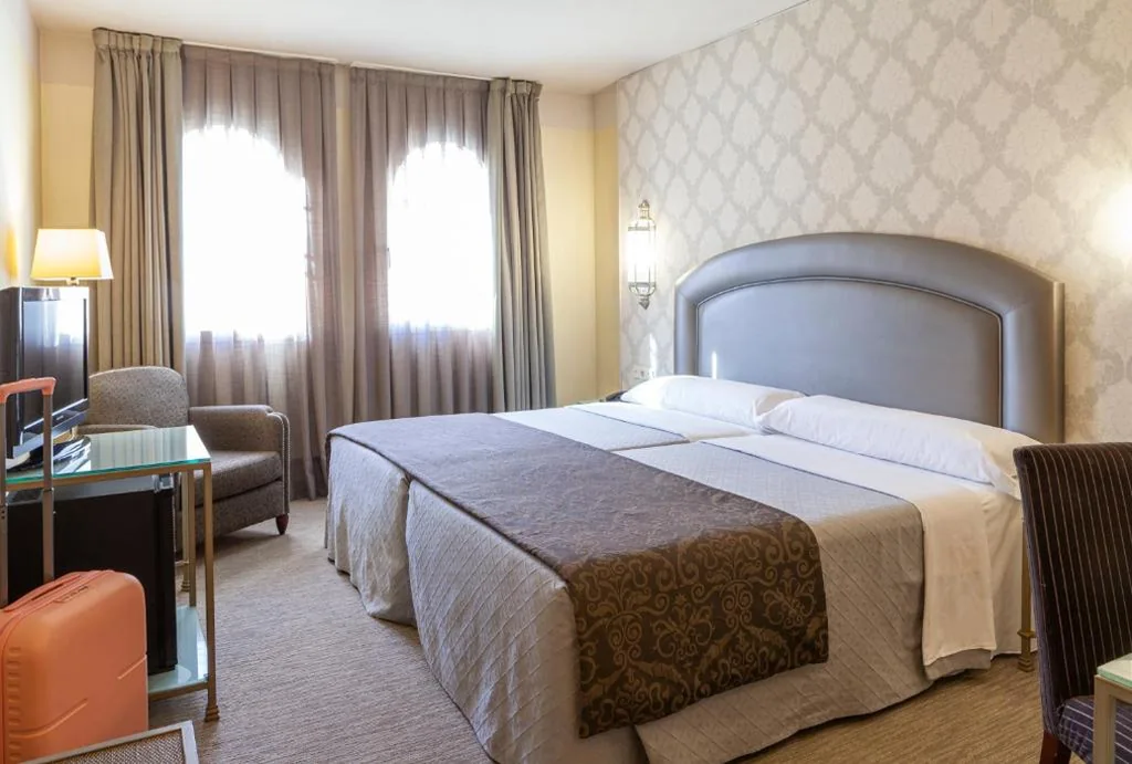 Camera Doppia con letto supplementare (2 adulti + 1 bambino) — Hotel Macià Alfaros