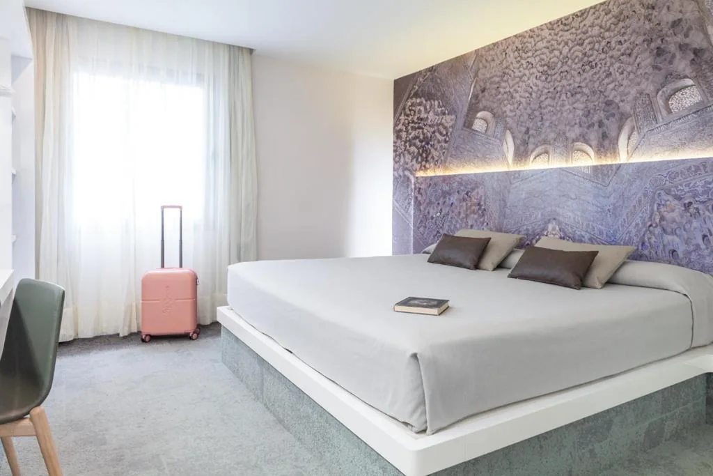 Suite Junior Familiar (2 adultos + 2 niños) — Hotel Maciá Granada Five Senses Rooms & Suites