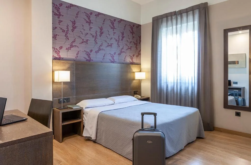 Habitación con cama grande — Hotel Macià Monasterio de los Basilios