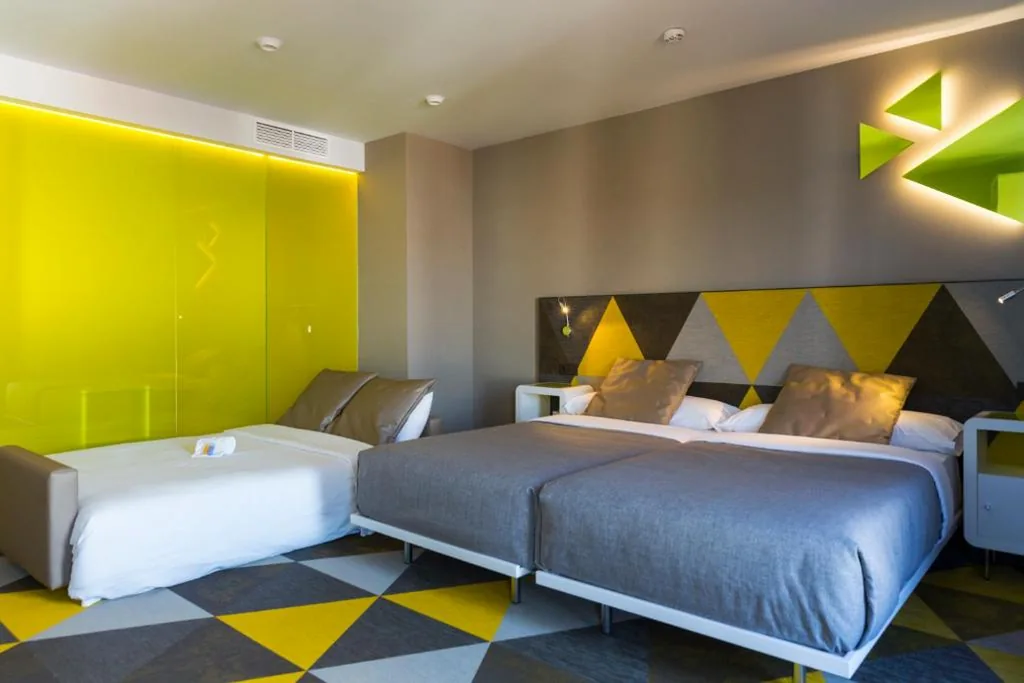Camera doppia con letto supplementare - 1 o 2 letti — Hotel Macià Sevilla Kubb