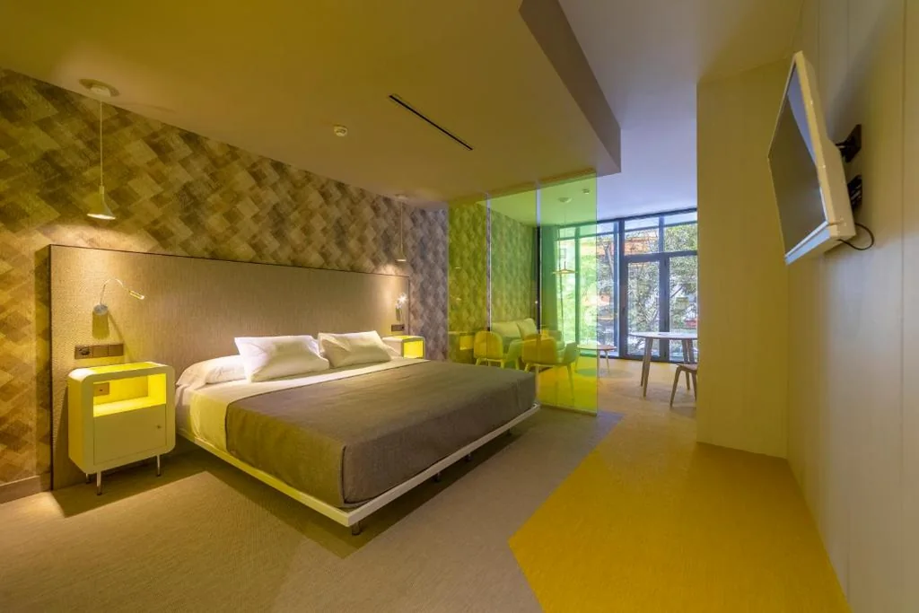 Suite Deluxe con vasca idromassaggio — Hotel Macià Sevilla Kubb