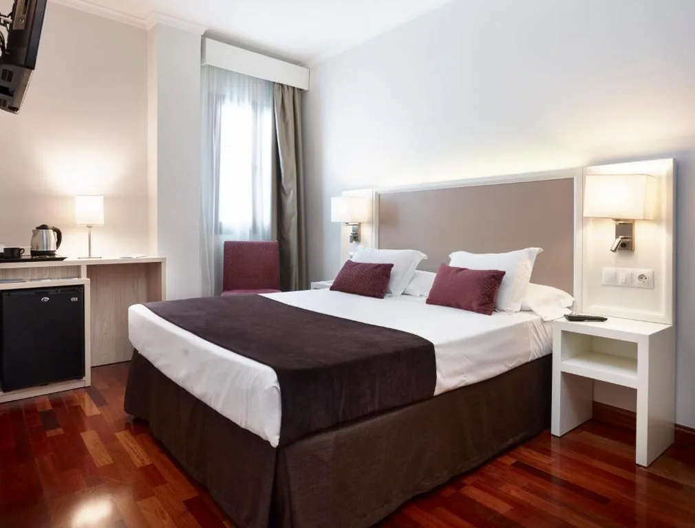 ベーシックダブルルーム — Hotel Maestranza