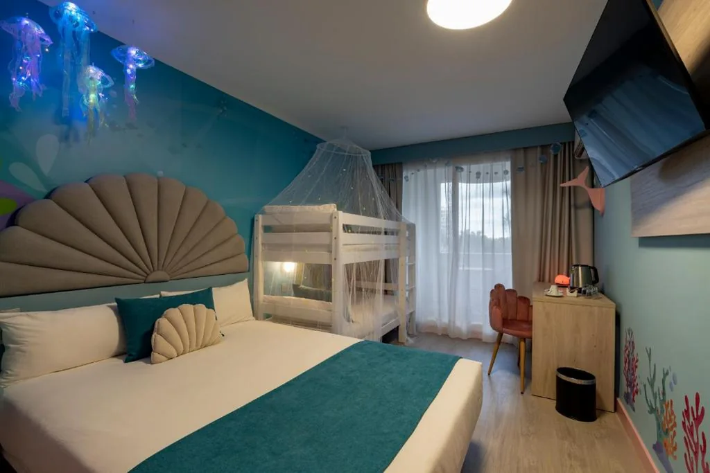 デラックス4人部屋 — Hotel Magic Fantasy