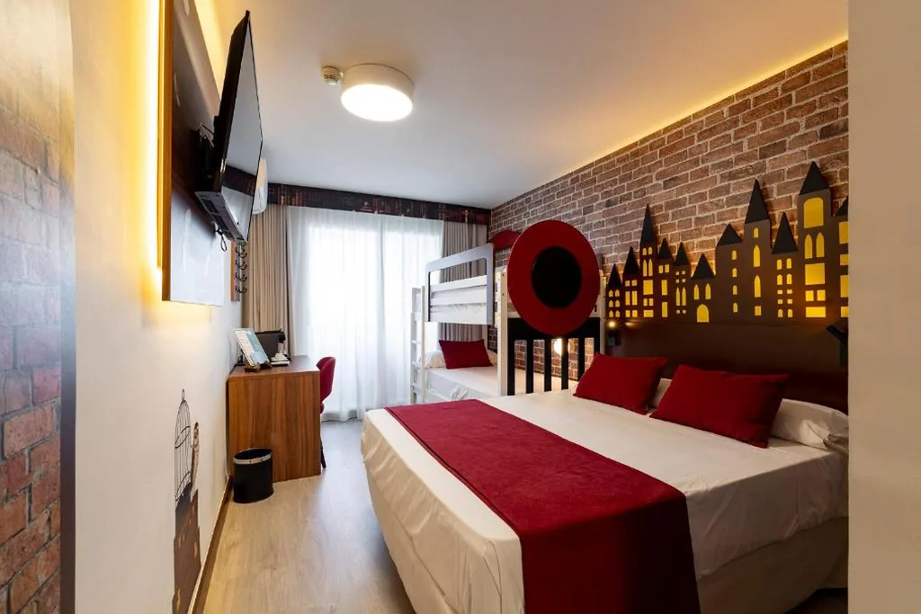 デラックス4人部屋 — Hotel Magic Fantasy