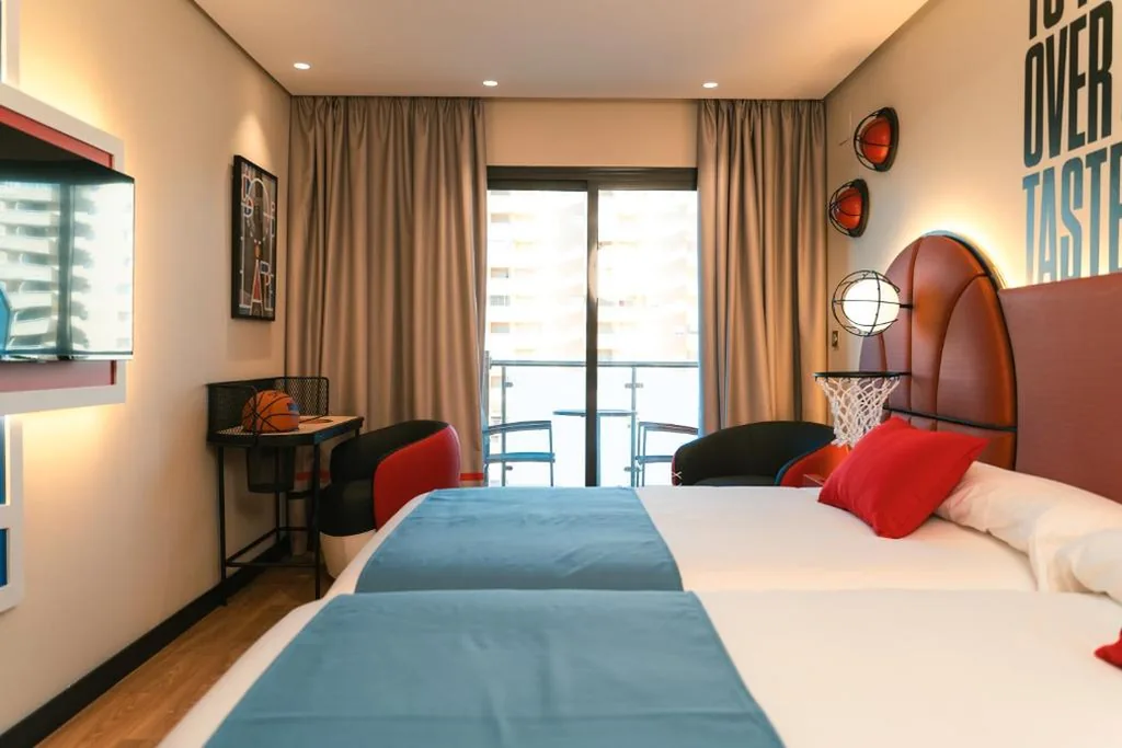 Habitación Cuádruple adaptada para personas con discapacidad — Hotel Magic Sports 4