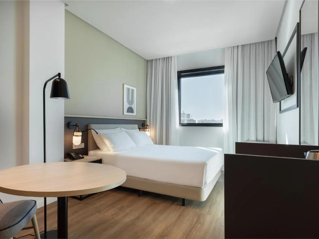 スタンダードダブルルーム — Hotel Málaga Alameda Centro, Affiliated by Meliá