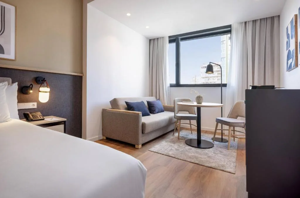 ジュニアスイート — Hotel Málaga Alameda Centro, Affiliated by Meliá