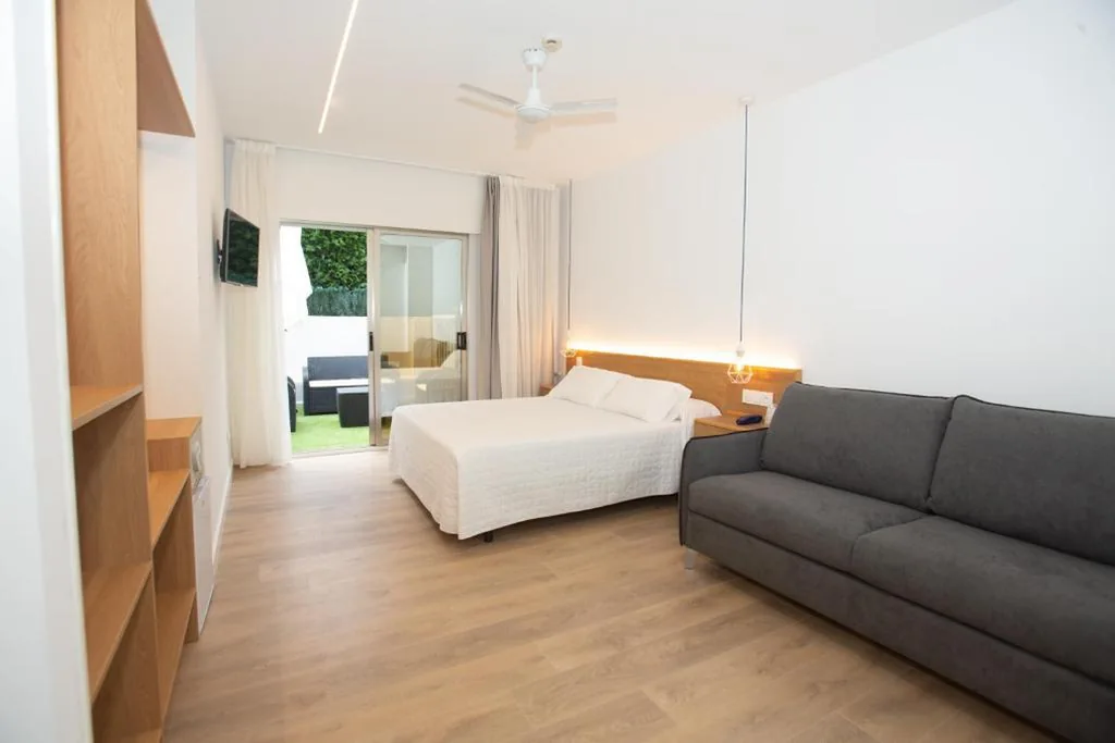 Habitación Familiar con terraza — Hotel Mar Azul