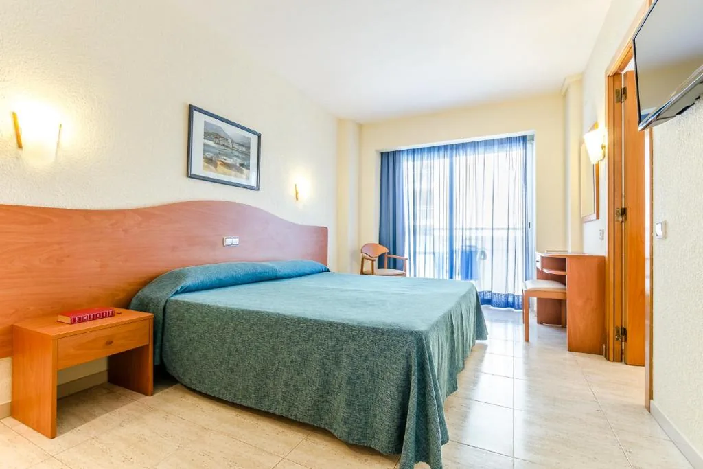 Habitación Doble Estándar con vistas a la piscina - 1 o 2 camas — Hotel Mar Blau