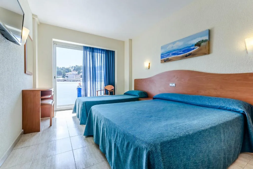 Habitación Triple (3 adultos) — Hotel Mar Blau