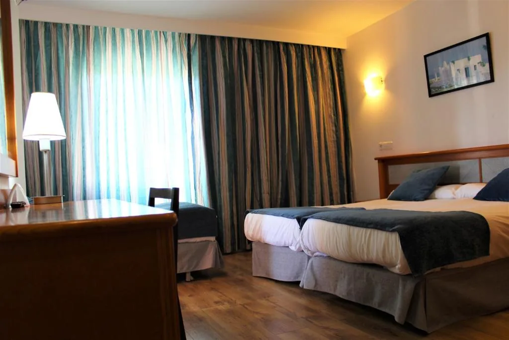 Doppelzimmer mit Terrasse - 2 Betten — Hotel Marbel