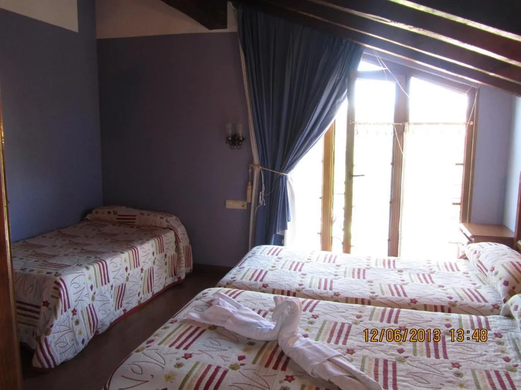 Camera doppia con letto supplementare - 1 o 2 letti (3 adulti) — Hotel Marfrei