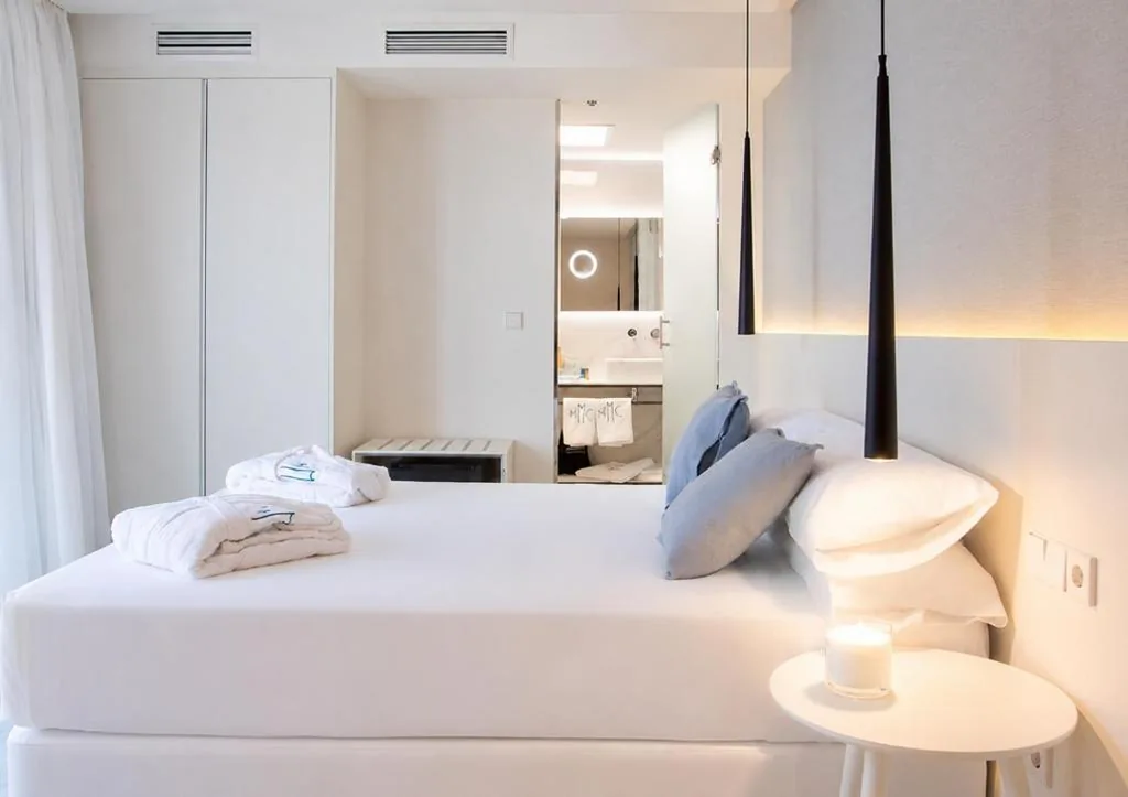 Habitación Doble Estándar con balcón - 1 o 2 camas — Hotel María Cristina